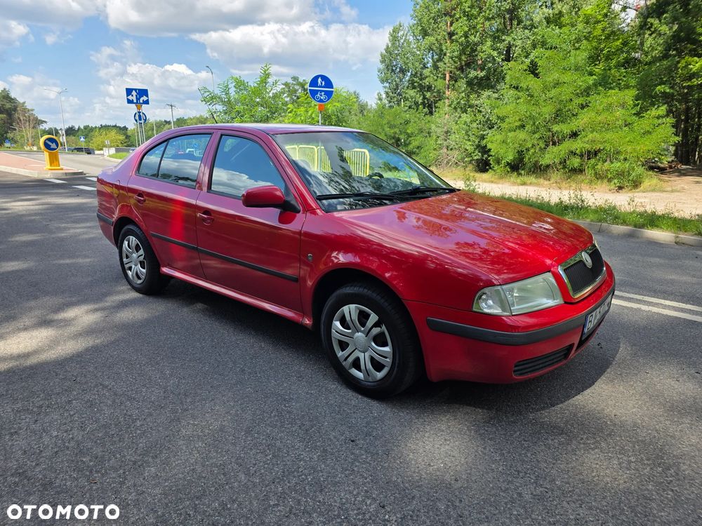 Skoda Octavia 1.6 Ambiente - 11