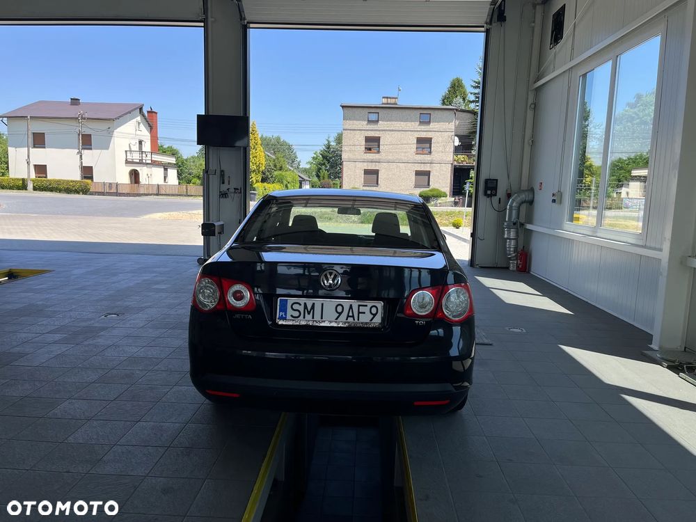 Volkswagen Jetta 1.9 TDI DPF Comfortline - 4