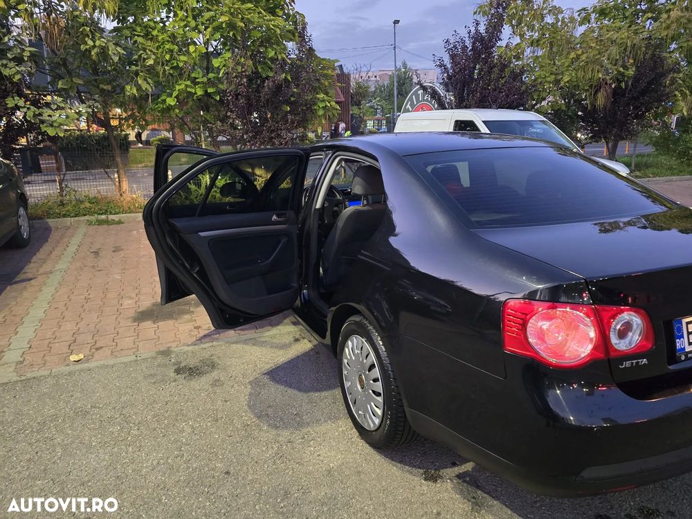 Volkswagen Jetta - 4