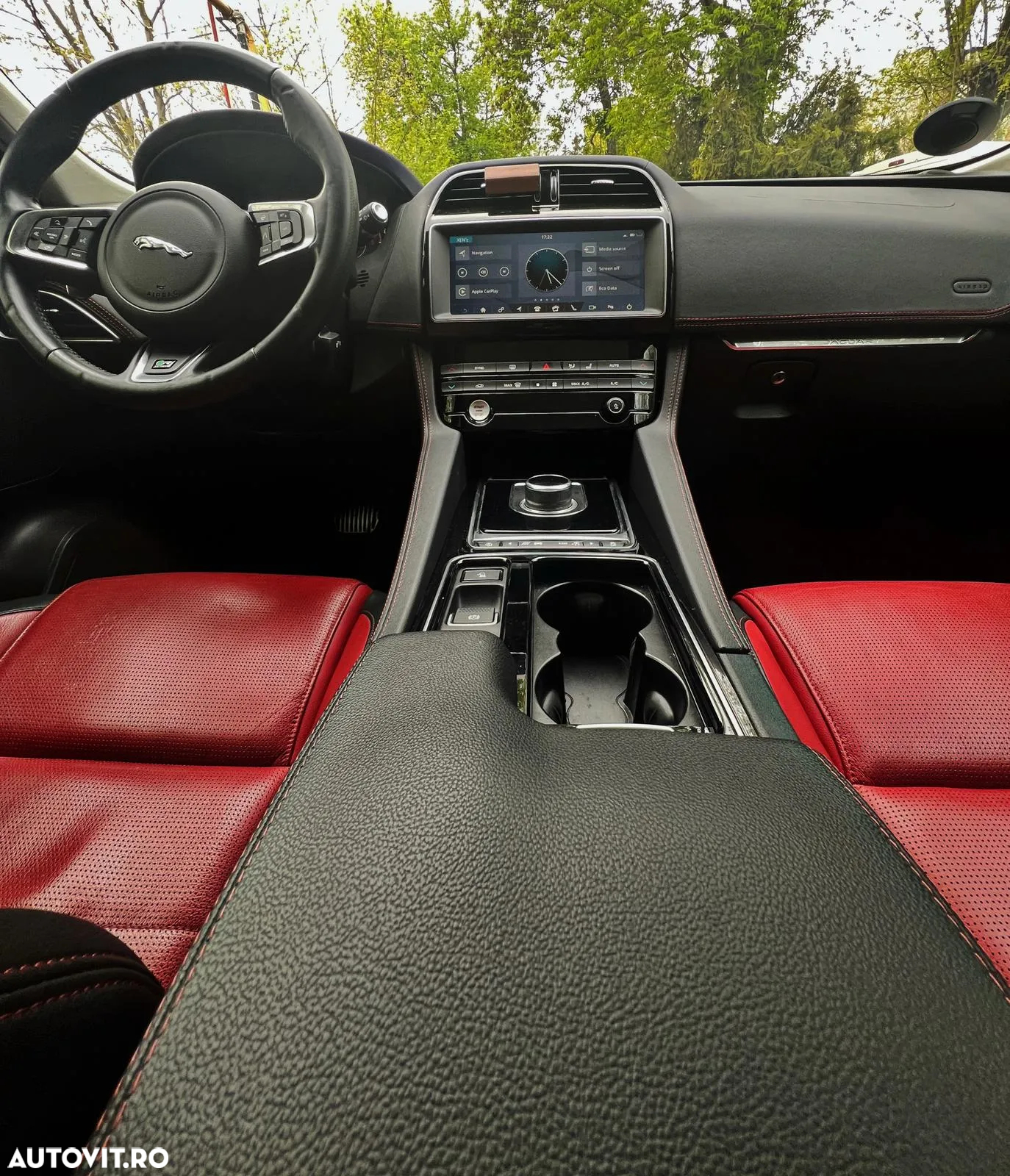 Jaguar F-Pace 20d AWD R-Sport - 20