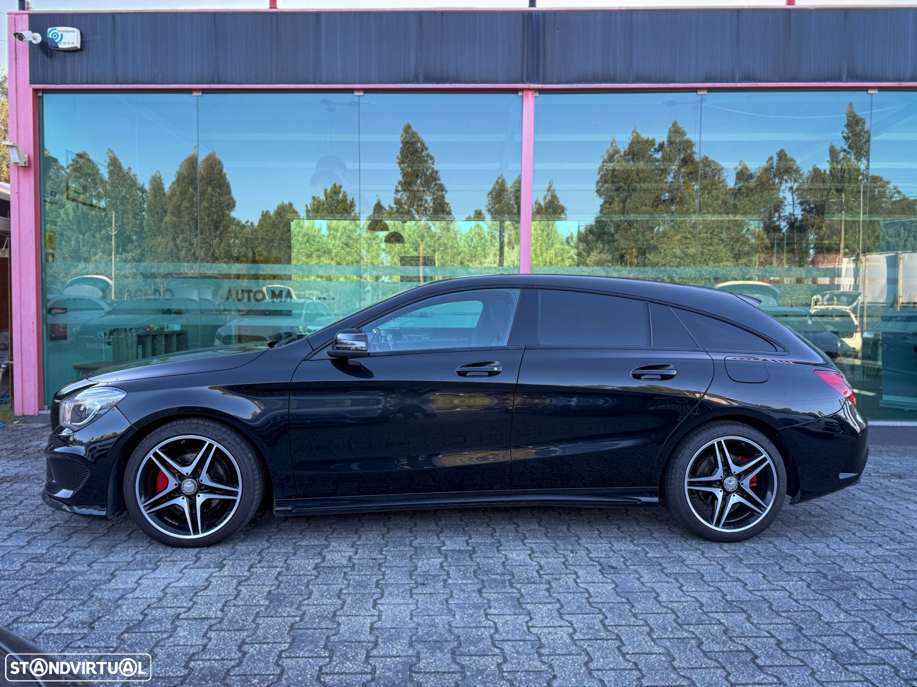Mercedes-Benz CLA 200 d Shooting Brake AMG Line - 3