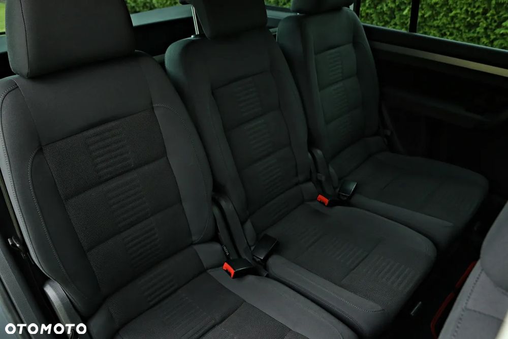 Volkswagen Touran - 36
