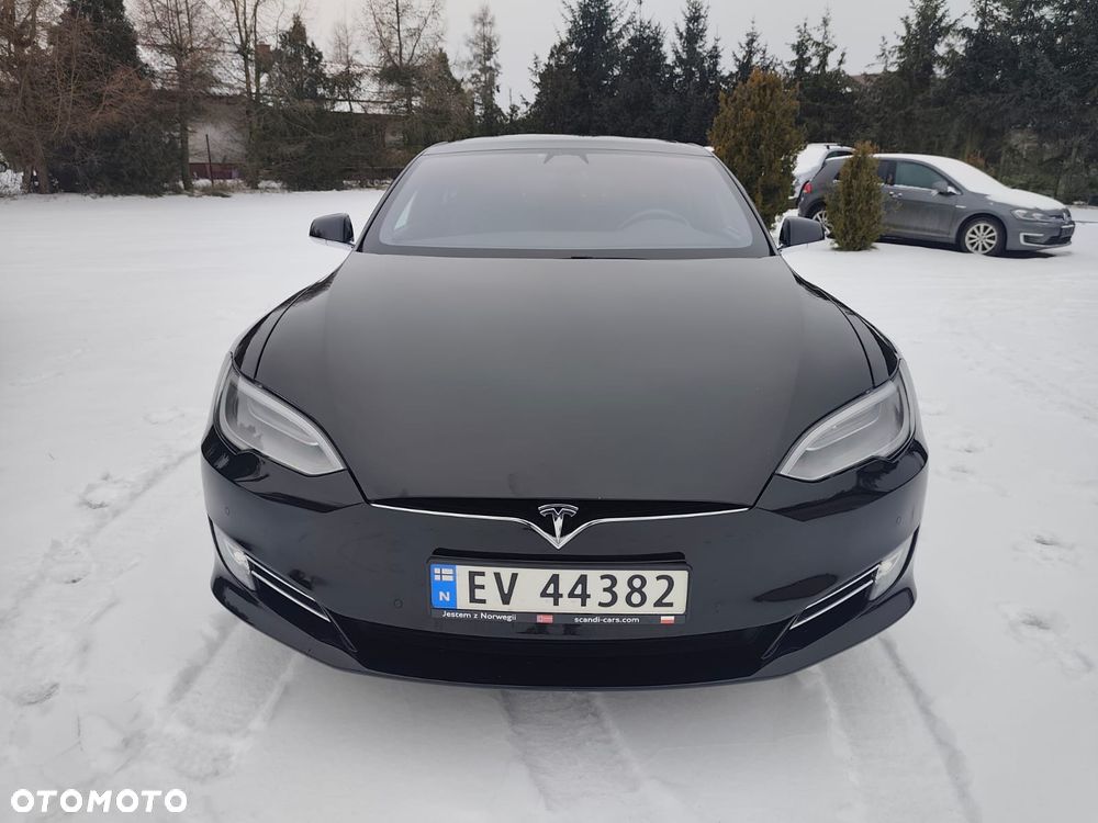 Tesla Model S - 6