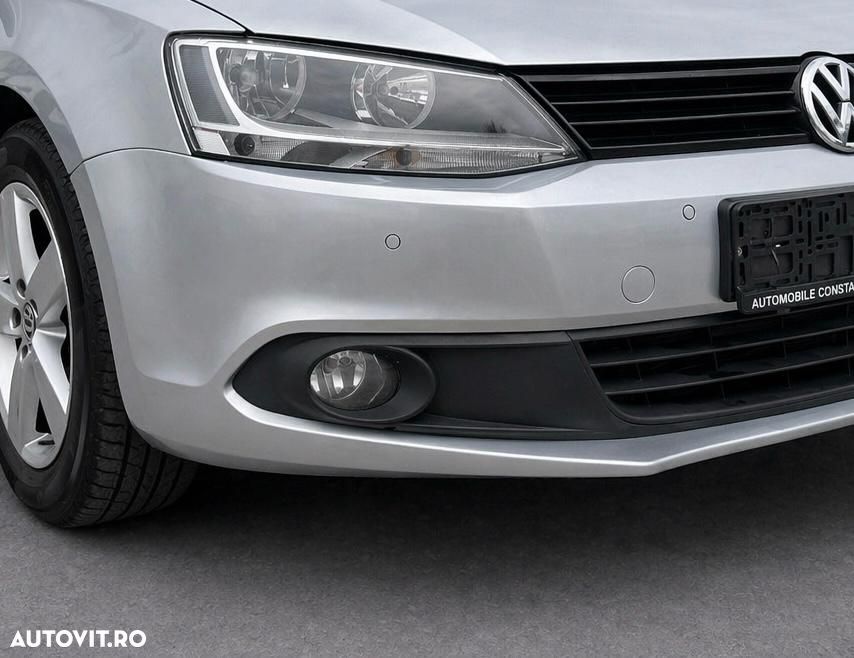 Volkswagen Jetta 1.6 TDI DSG Blue Motion Technology Comfortline - 16