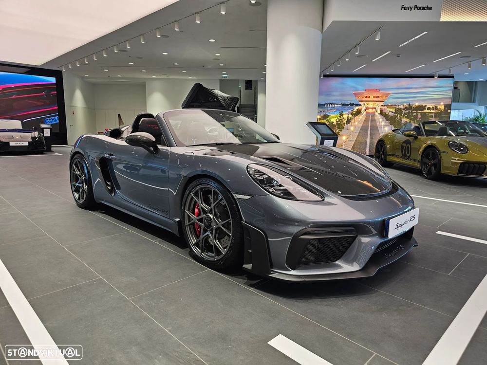 Porsche 718 Spyder - 8
