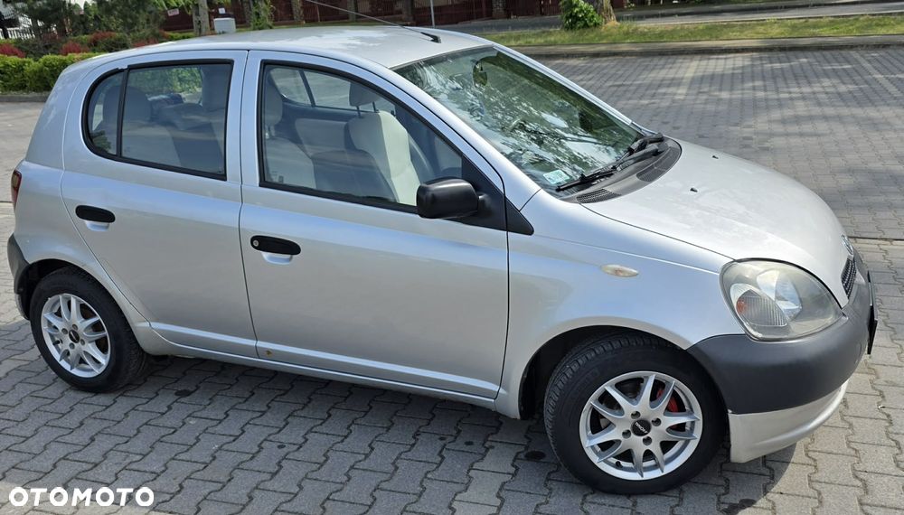 Toyota Yaris 1.0 Base - 2