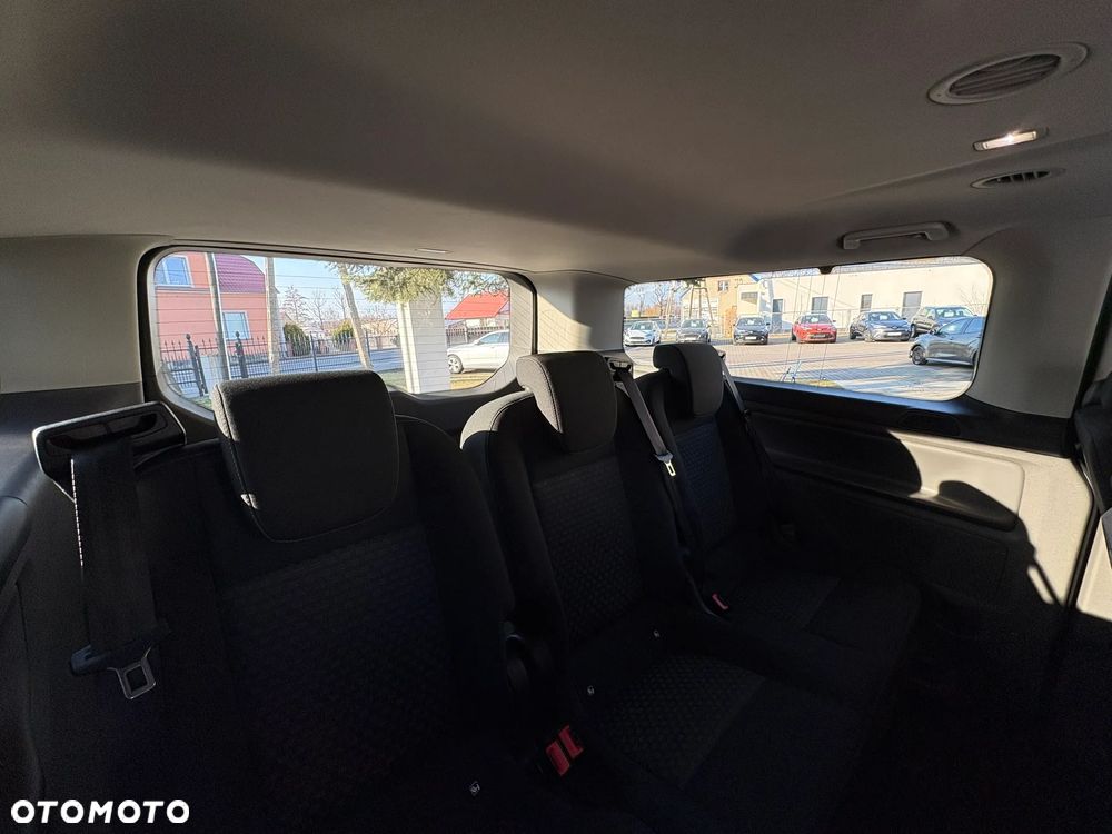 Ford Tourneo Custom - 25