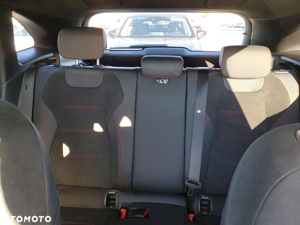 Mercedes-Benz GLA - 9