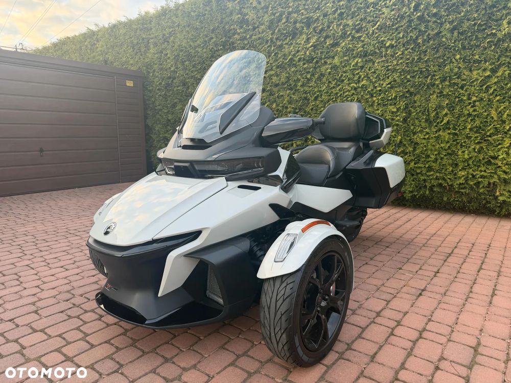 Can-Am Spyder - 2