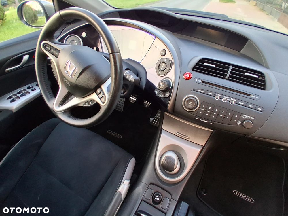 Honda Civic 1.8 Comfort - 29