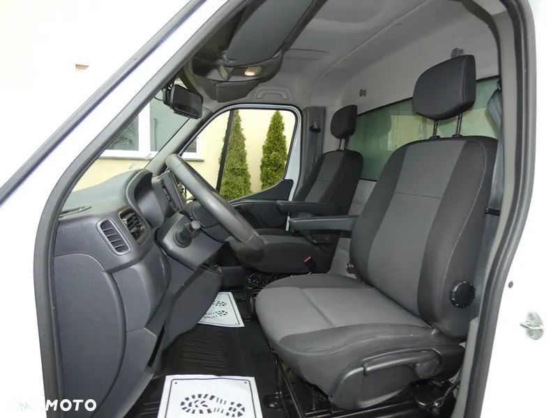 Renault Master, kontener, bliźniaki 16, LED - 8