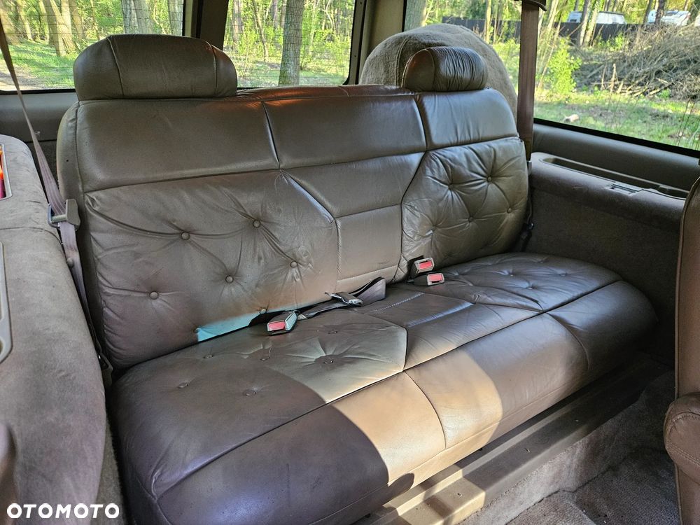 Chevrolet Suburban - 14