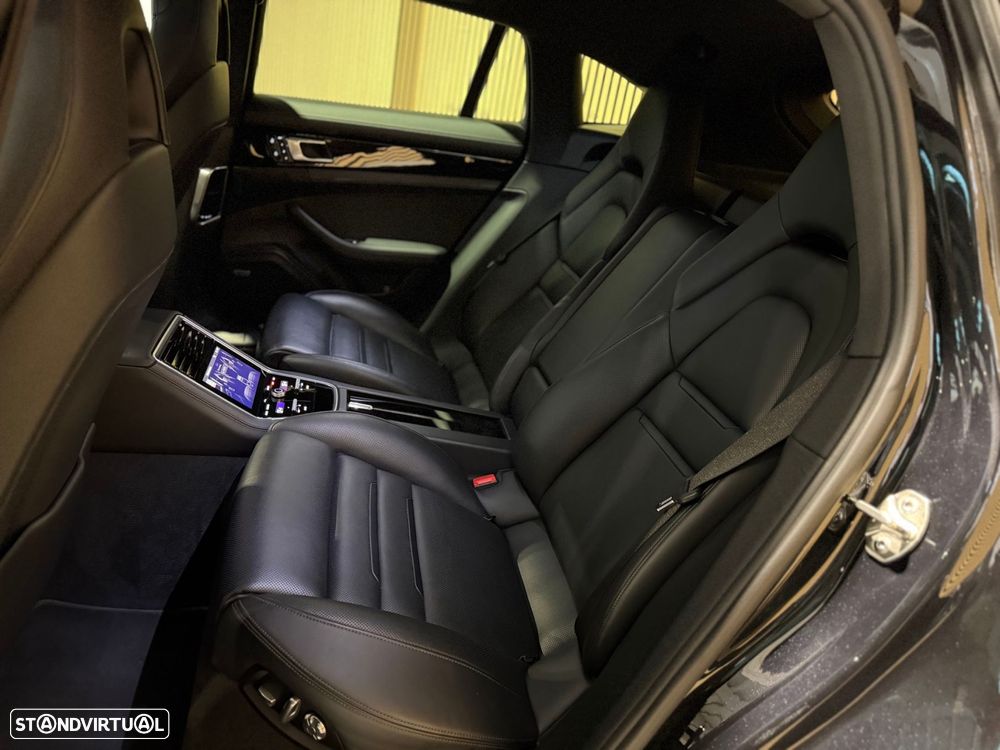 Porsche Panamera Sport Turismo 4 E-Hybrid Edition 10 Anos - 24