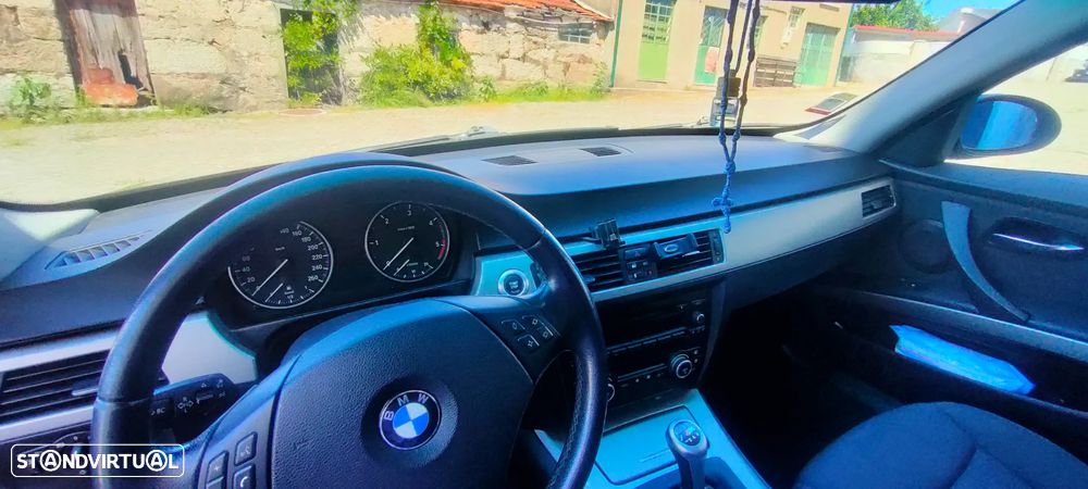 BMW 318 d Touring - 10