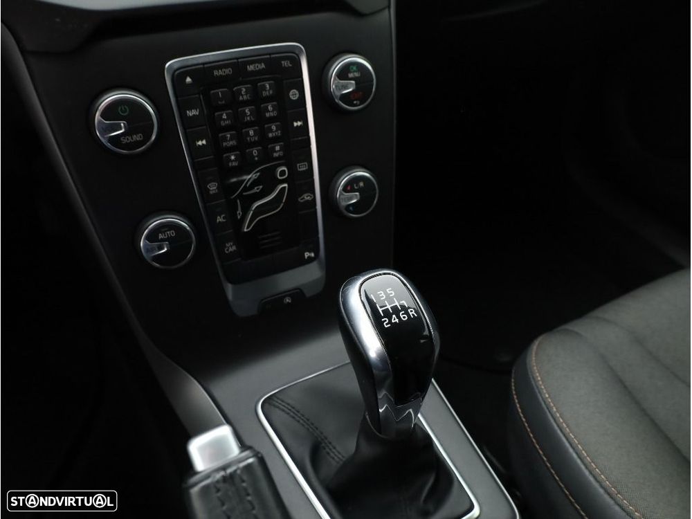 Volvo V40 Cross Country 2.0 D3 Plus - 23