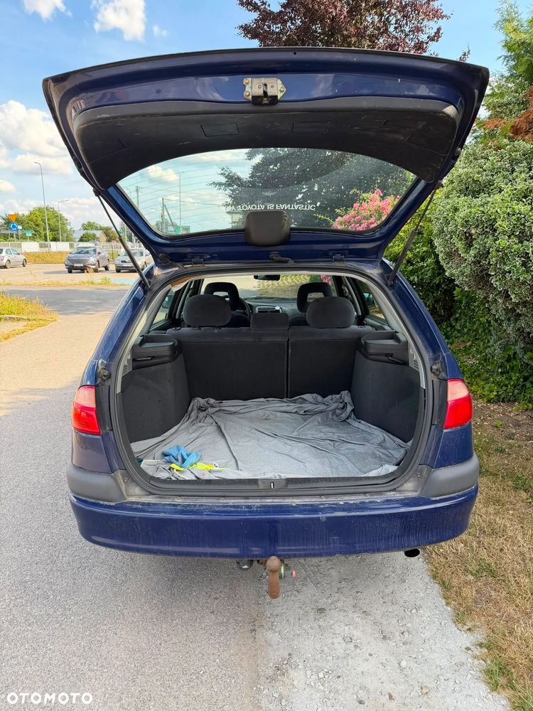 Toyota Avensis - 12