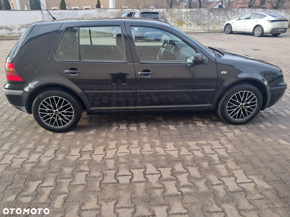 Volkswagen Golf - 6