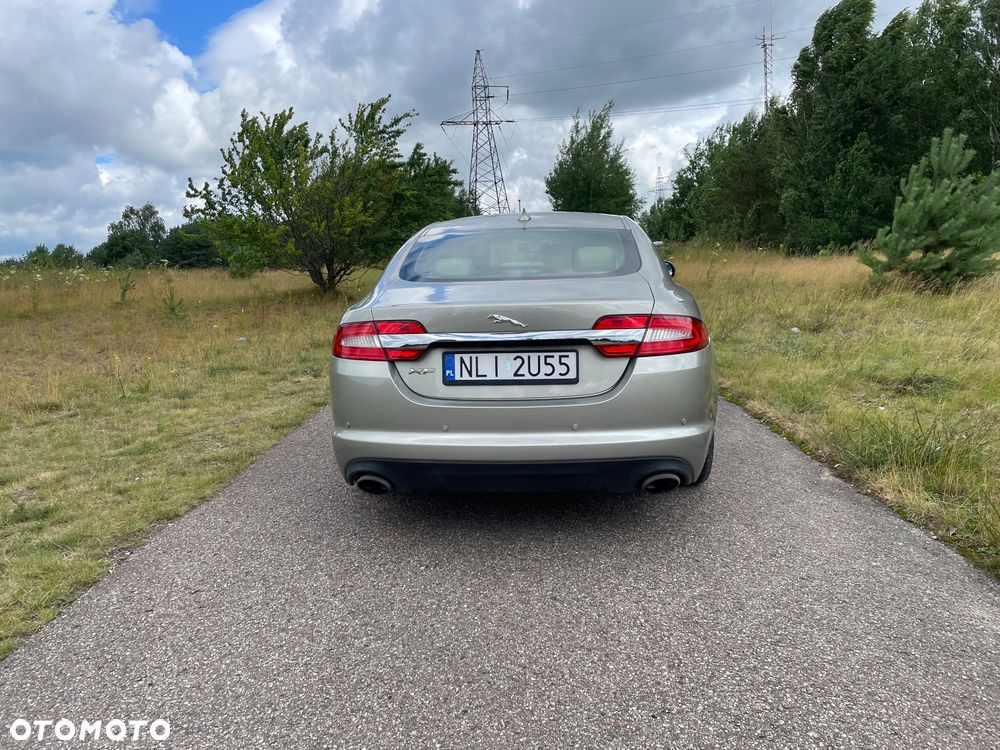 Jaguar XF 2.0 T Luxury - 8