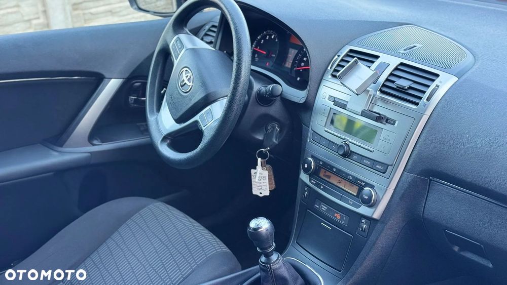 Toyota Avensis 1.6 Comfort - 27