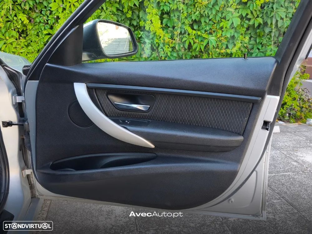 BMW 318 d Aut. Advantage - 24