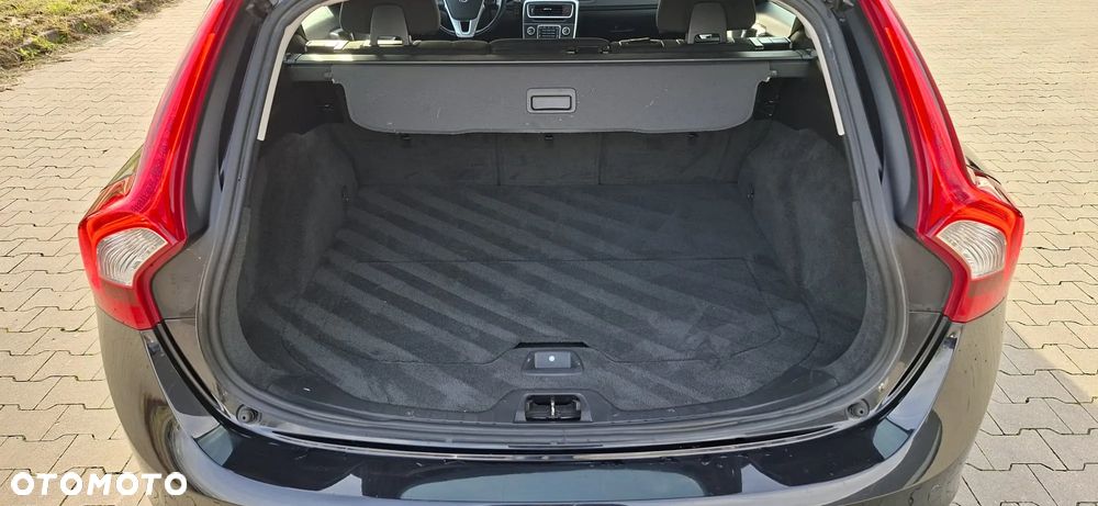 Volvo V60 D4 Momentum - 27