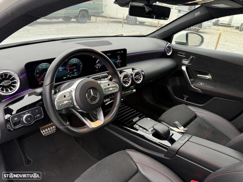 Mercedes-Benz A 250 Limousine e AMG Line - 21