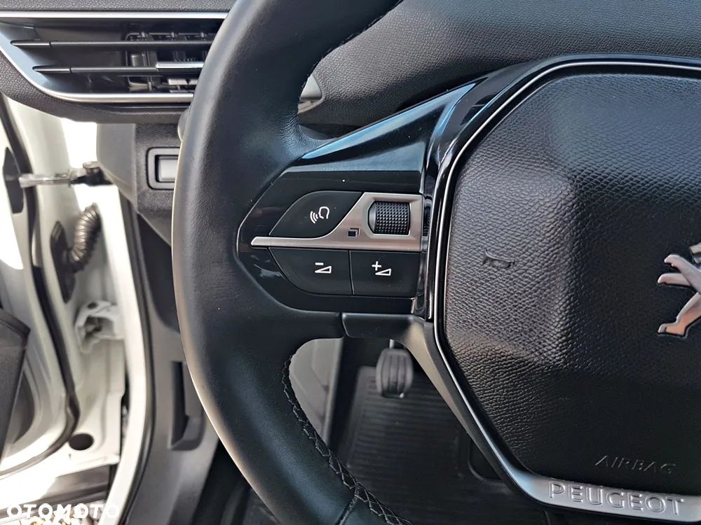 Peugeot 3008 1.2 PureTech Allure S&S - 17