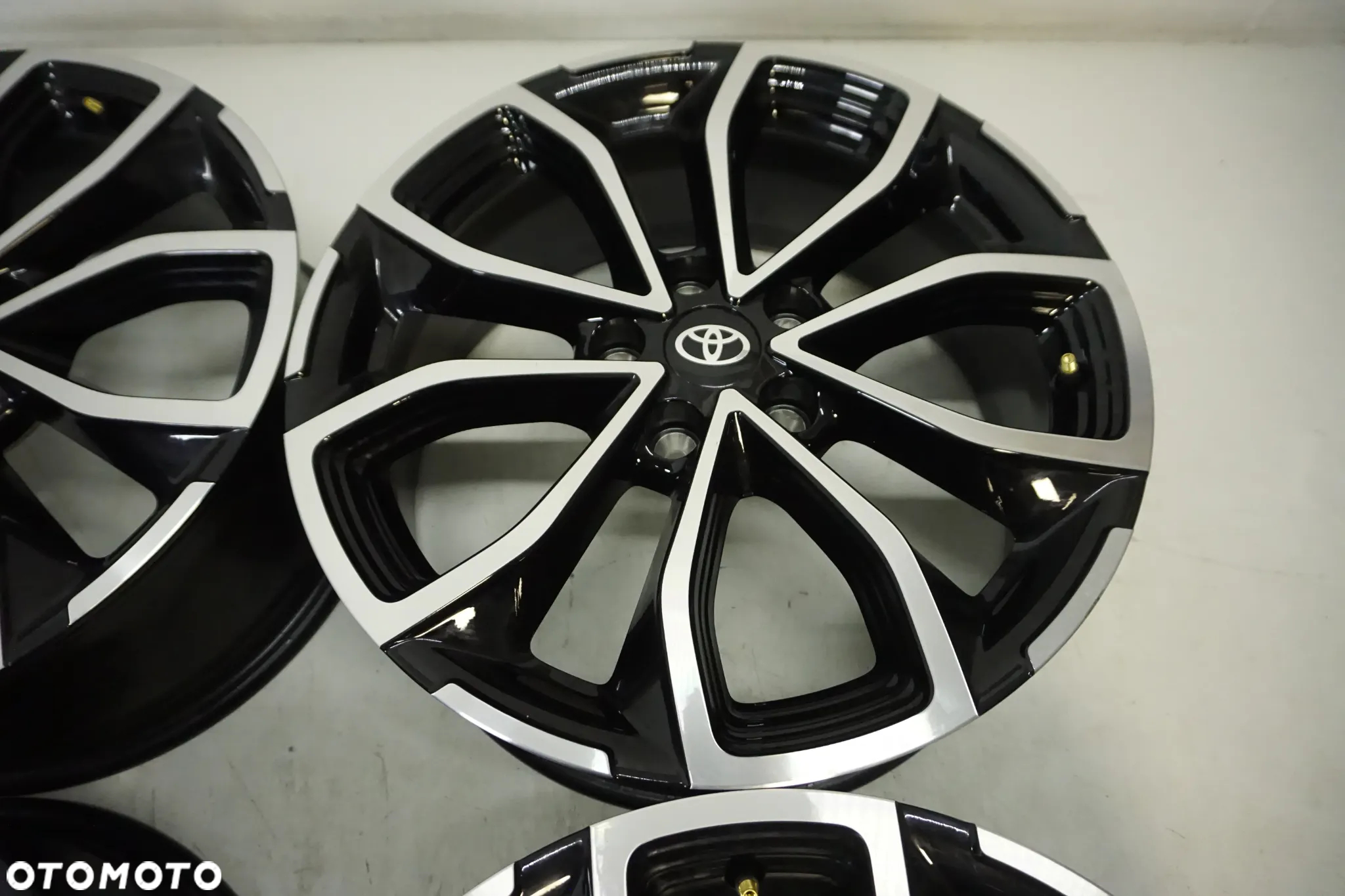 FELGI ALUMINIOWE 18 TOYOTA  CH-R AURIS AVENSIS RAV 4 COROLLA VERSO YARIS CROSS CAMRY  5X114,3 - 5