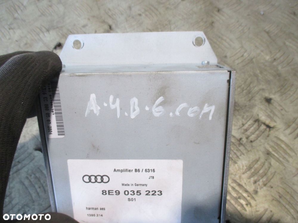WZMACNIACZ RADIA 8E9035223 AUDI A4 B6 KOMBI - 2