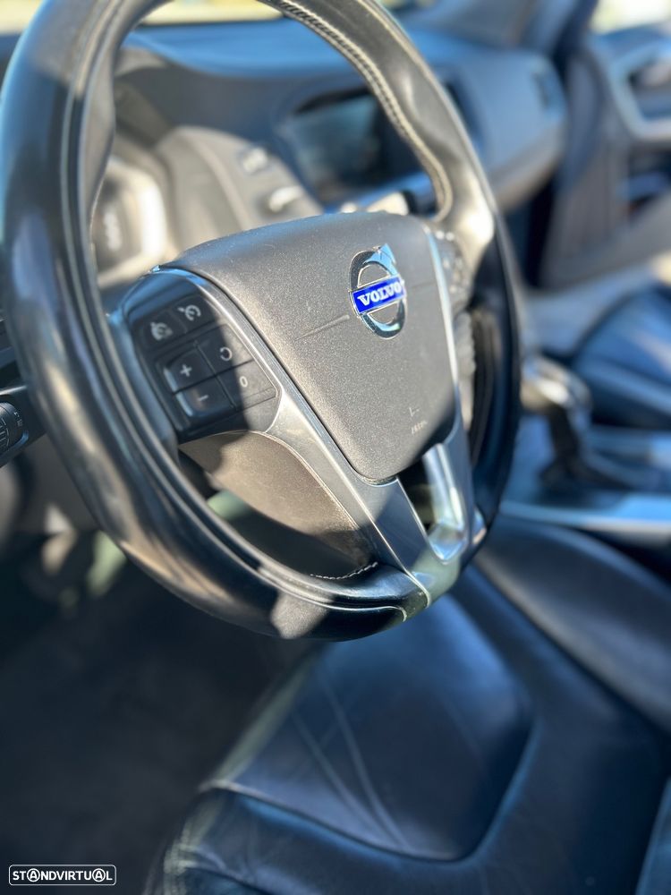 Volvo V60 D6 Plug-In-Hybrid AWD Geartronic Summum - 25