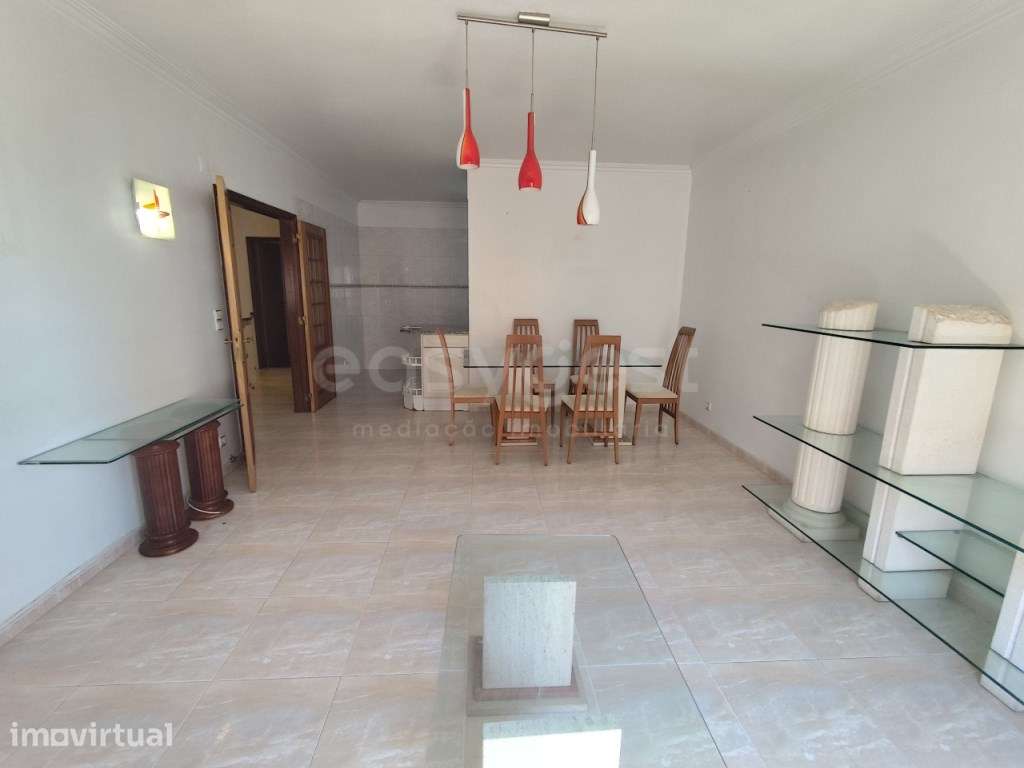 T2 com boas areas, roupeiros generosos pronto a habitar - Grande imagem: 3/28