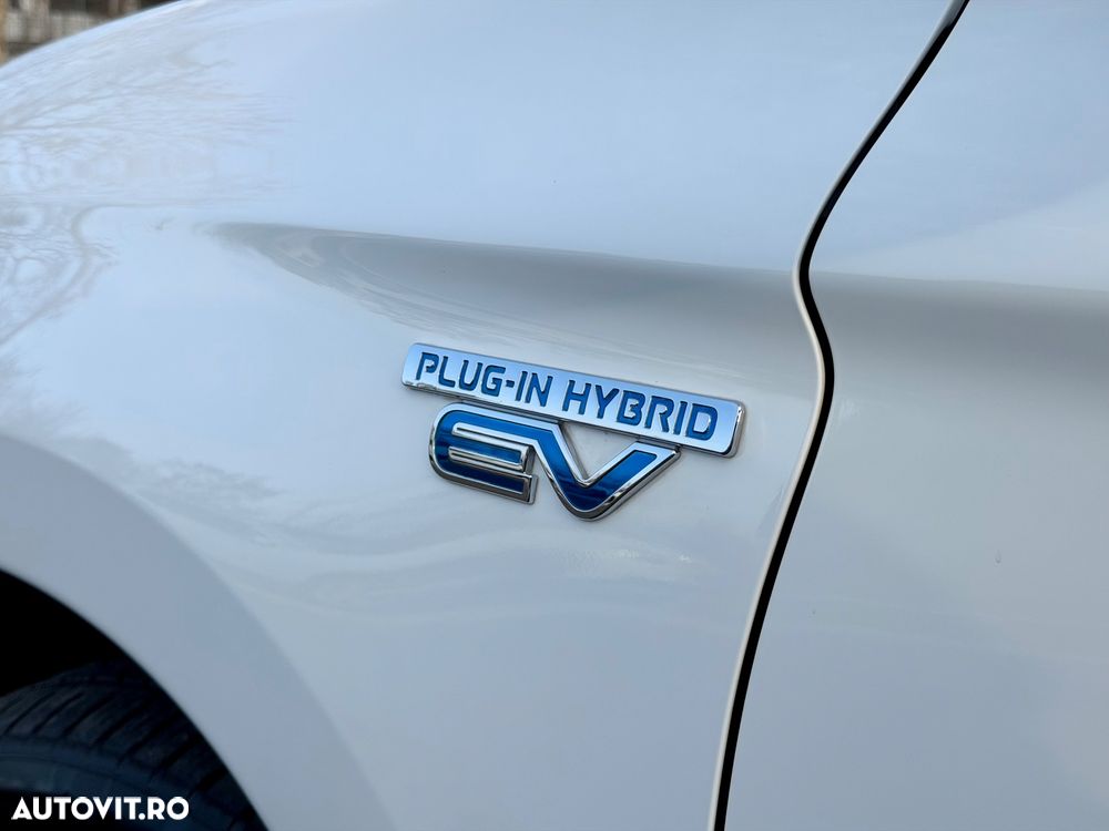 Mitsubishi Outlander 2.4 4WD Plug-In Hybrid - 34