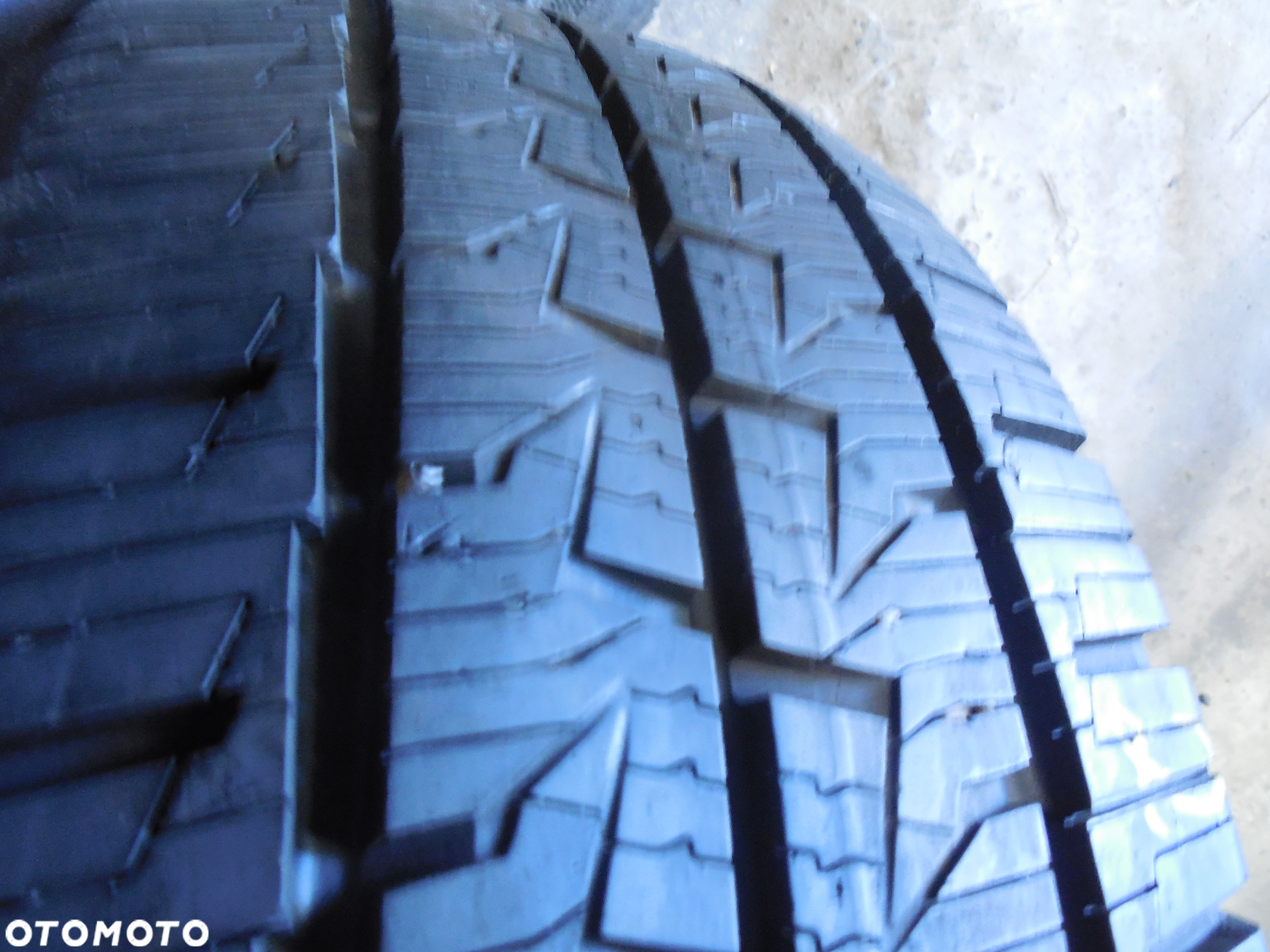 OPONA POJEDYNKA 215/65R16C CONTINENTAL VAN CONTACT 4 SEASON DOT 3421 9MM - 2