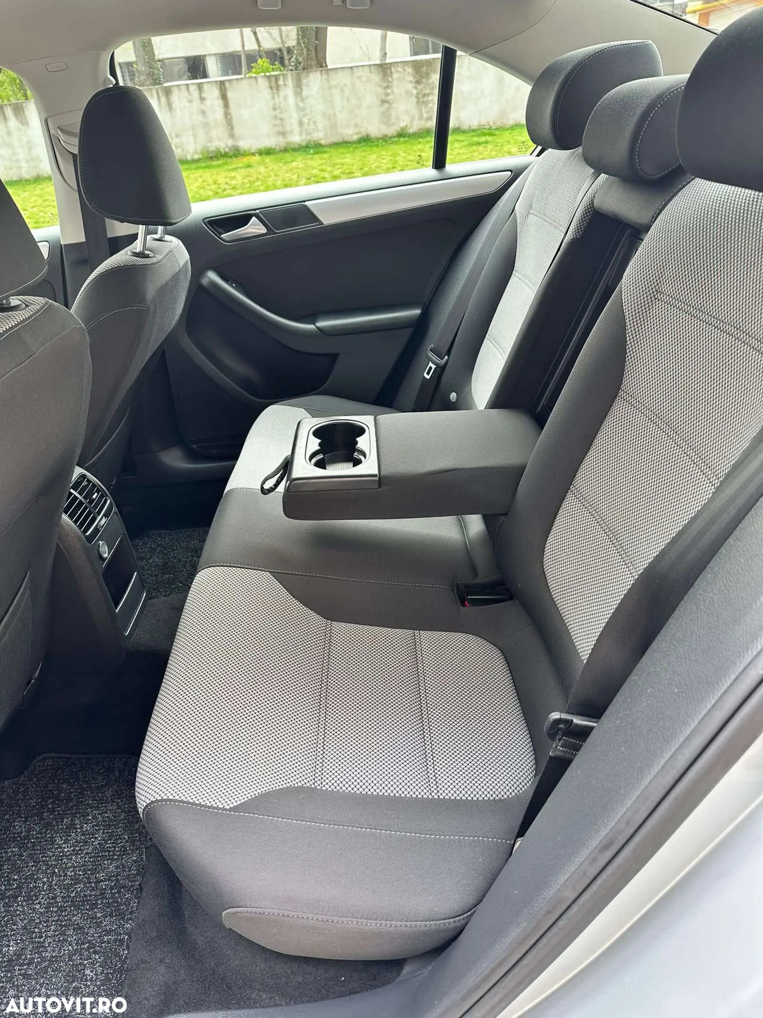 Volkswagen Jetta - 5