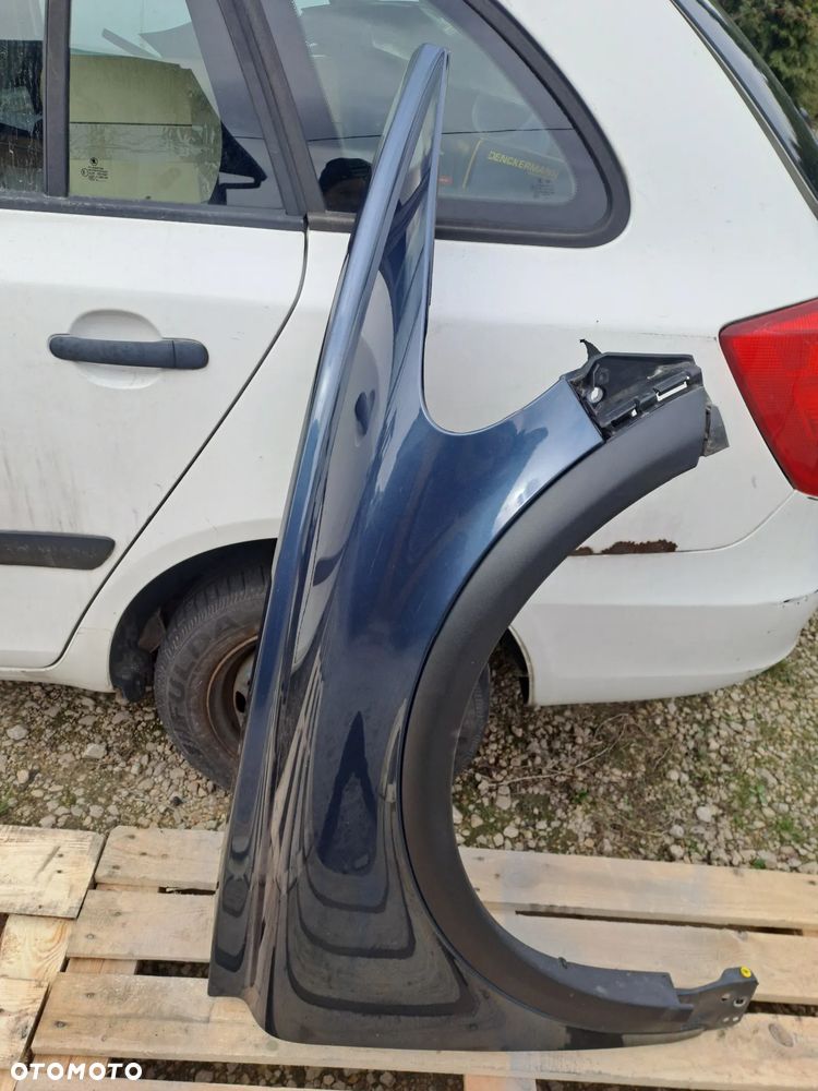 Volvo C30 błotnik prawy kod lakieru 466-46 i inne - 2
