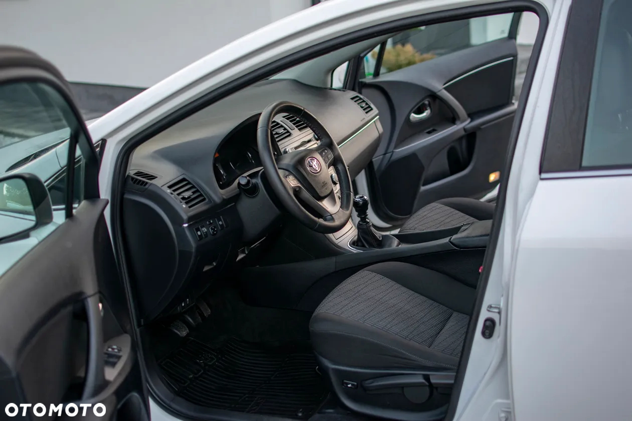 Toyota Avensis - 38