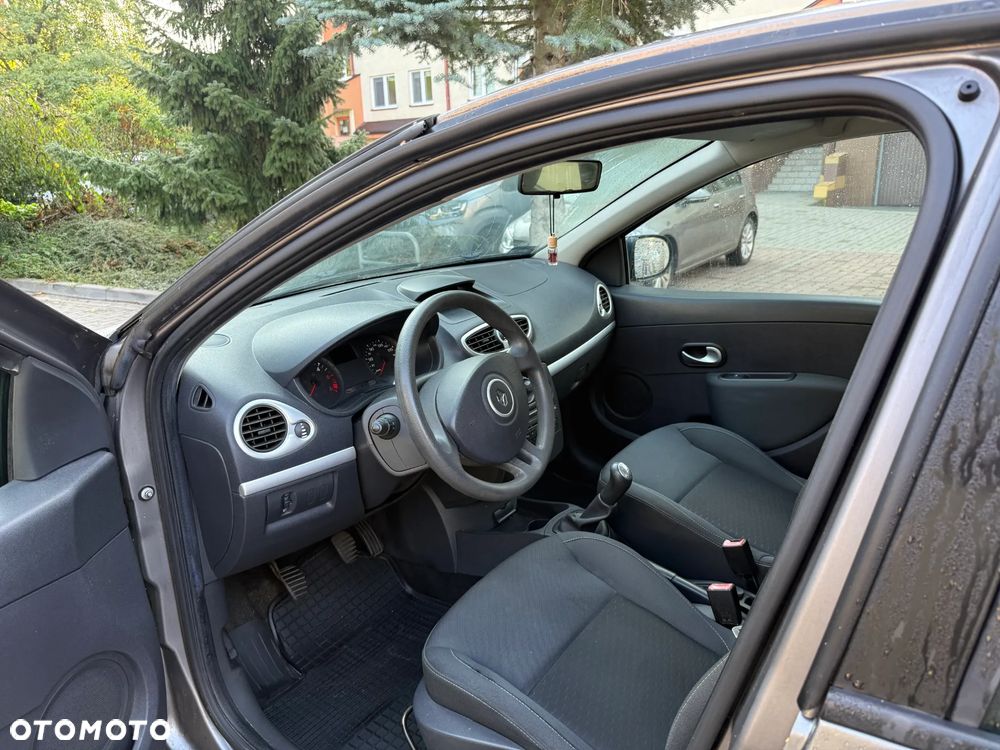 Renault Clio - 11