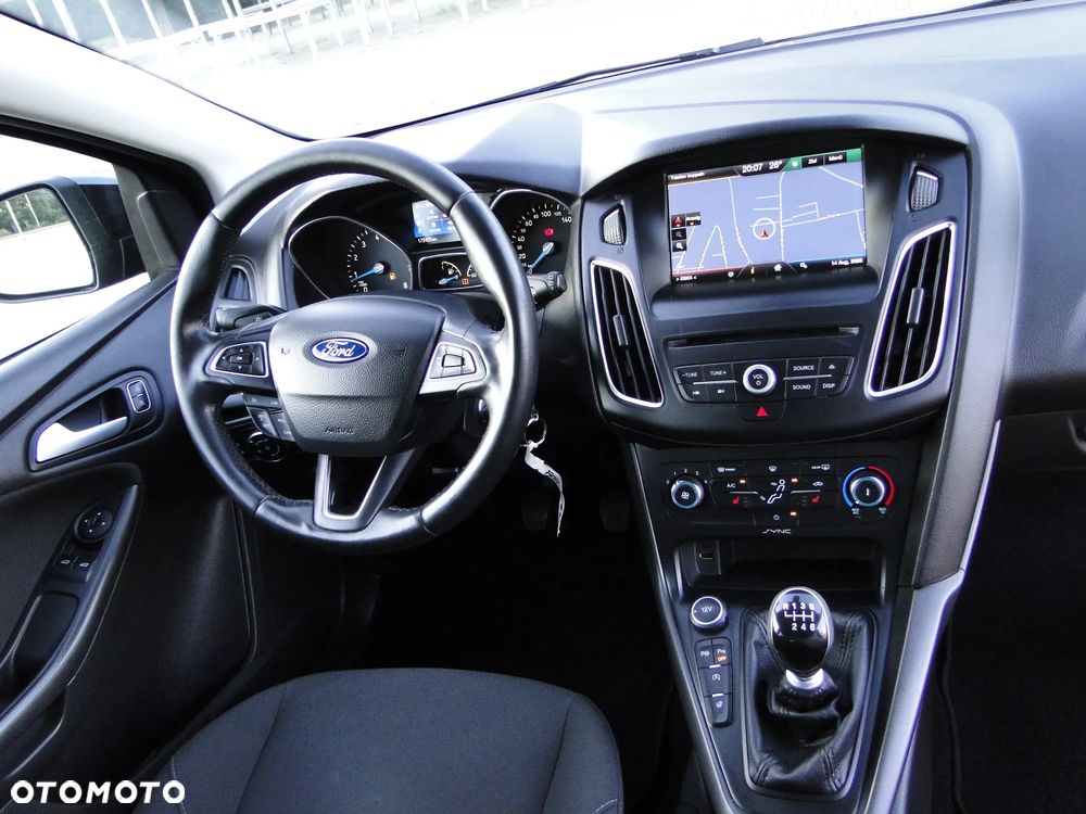 Ford Focus 1.5 EcoBoost STart-Stopp-System TITANIUM - 6