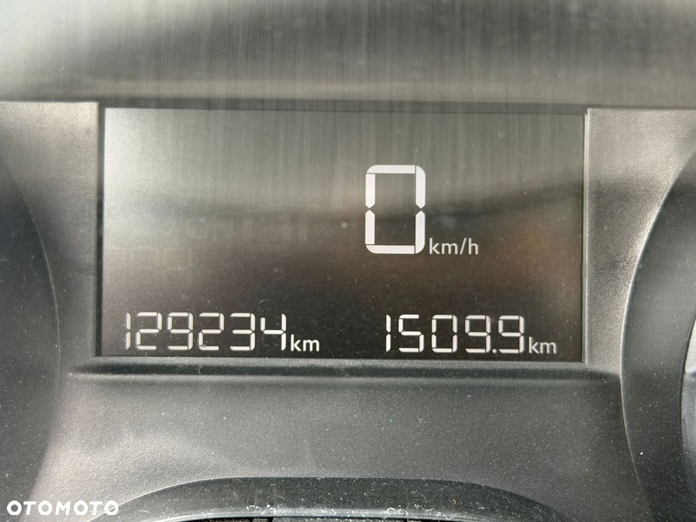 Peugeot 2008 1.6 e-HDi Active S&S - 8