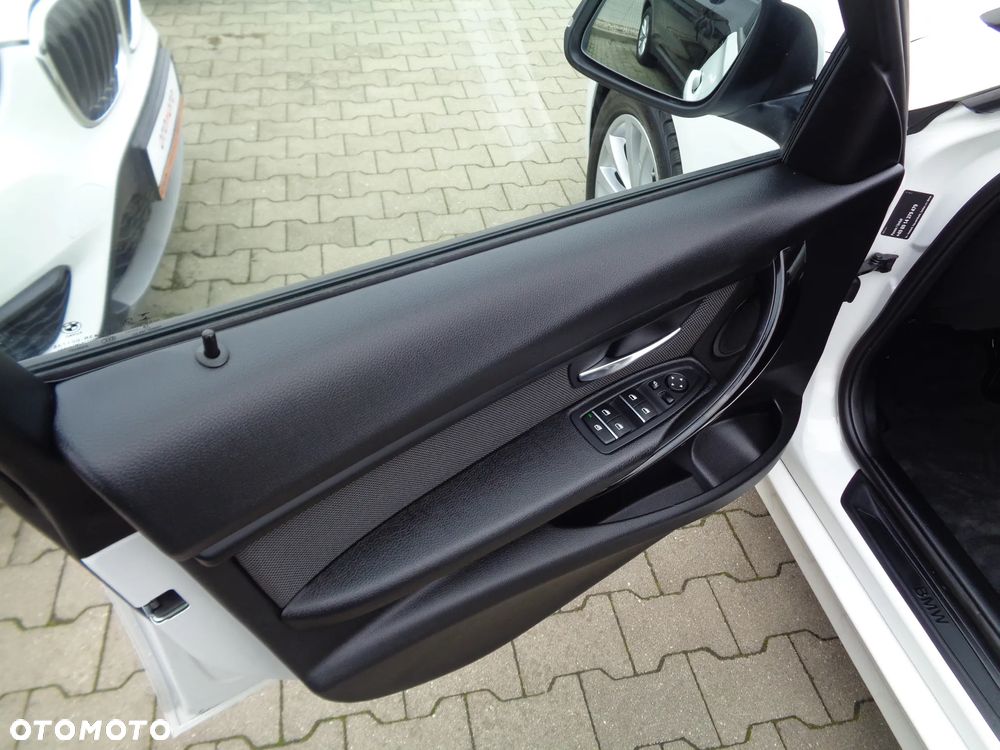 BMW Seria 3 320d xDrive Edition Luxury Line Purity - 9