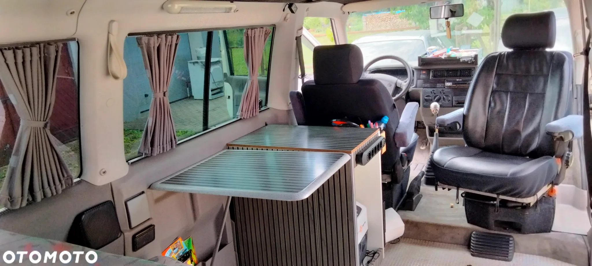 Volkswagen Caravelle - 14