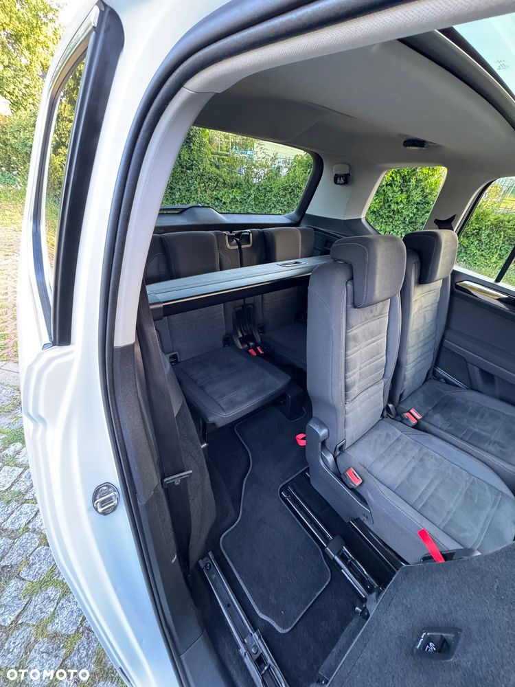 Volkswagen Touran - 16