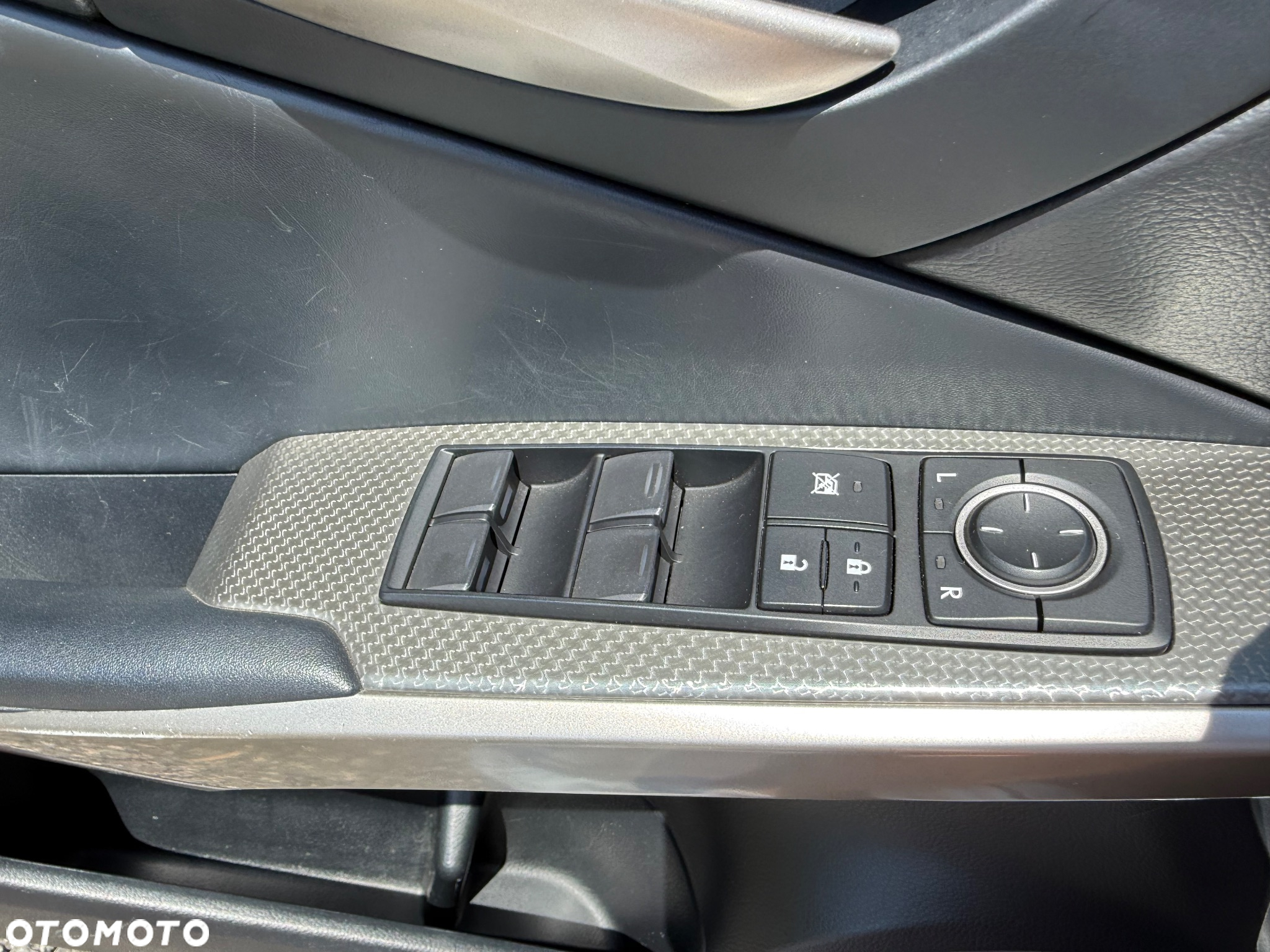 Lexus IS 200t / 300 F Sport - 24