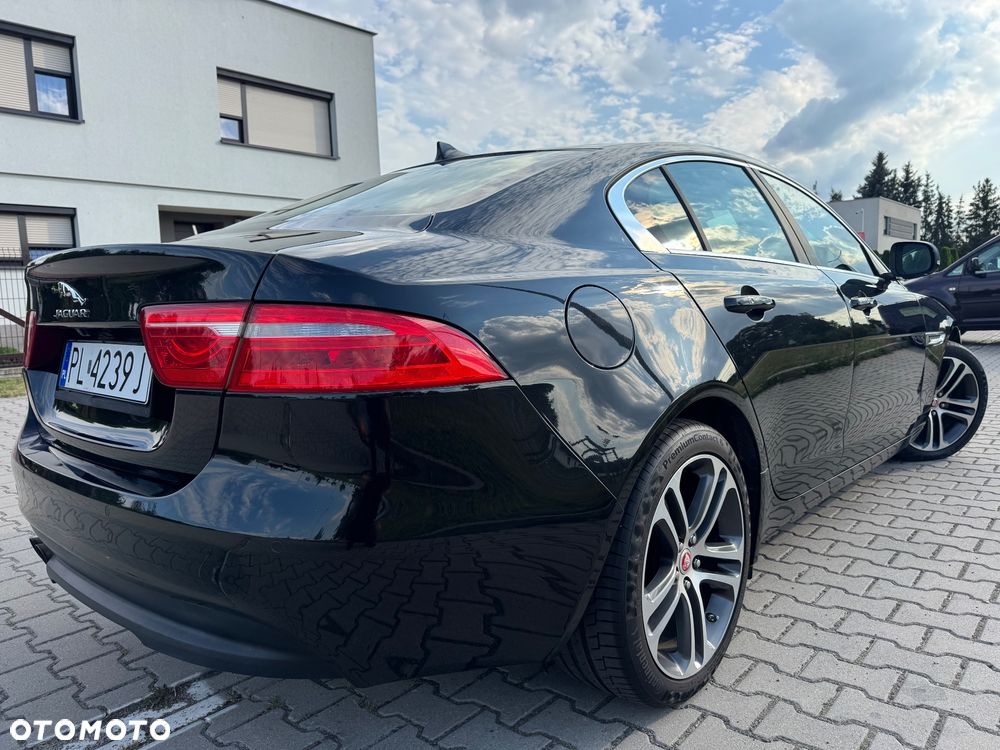 Jaguar XE 2.0 D AWD Prestige - 8
