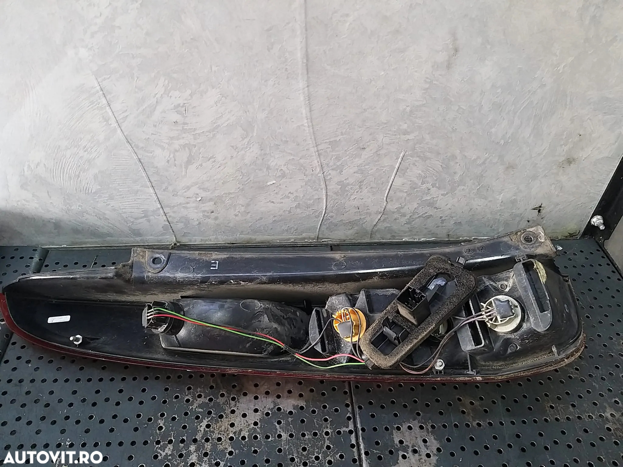Stop tripla lampa dreapta ford fiesta 5 hatchback facelift jh jd 6s6113404a - 2