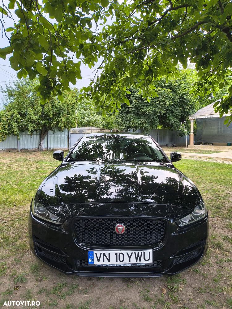 Jaguar XE - 1