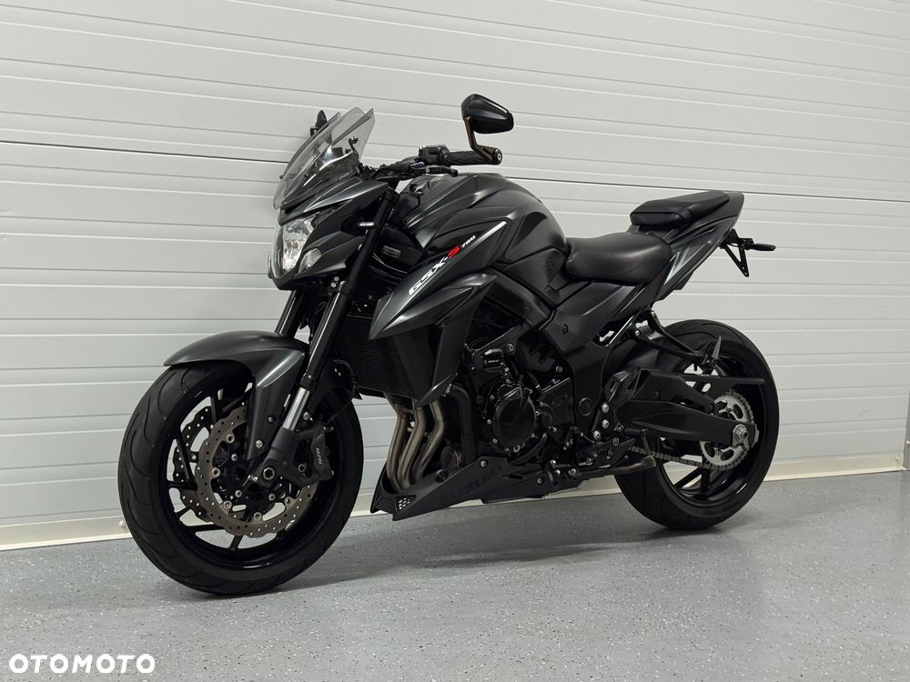 Suzuki GSX - 17