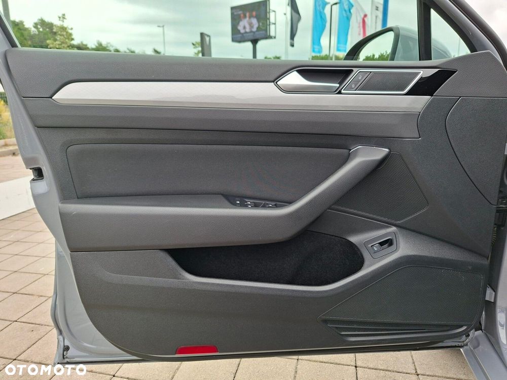 Volkswagen Passat - 10