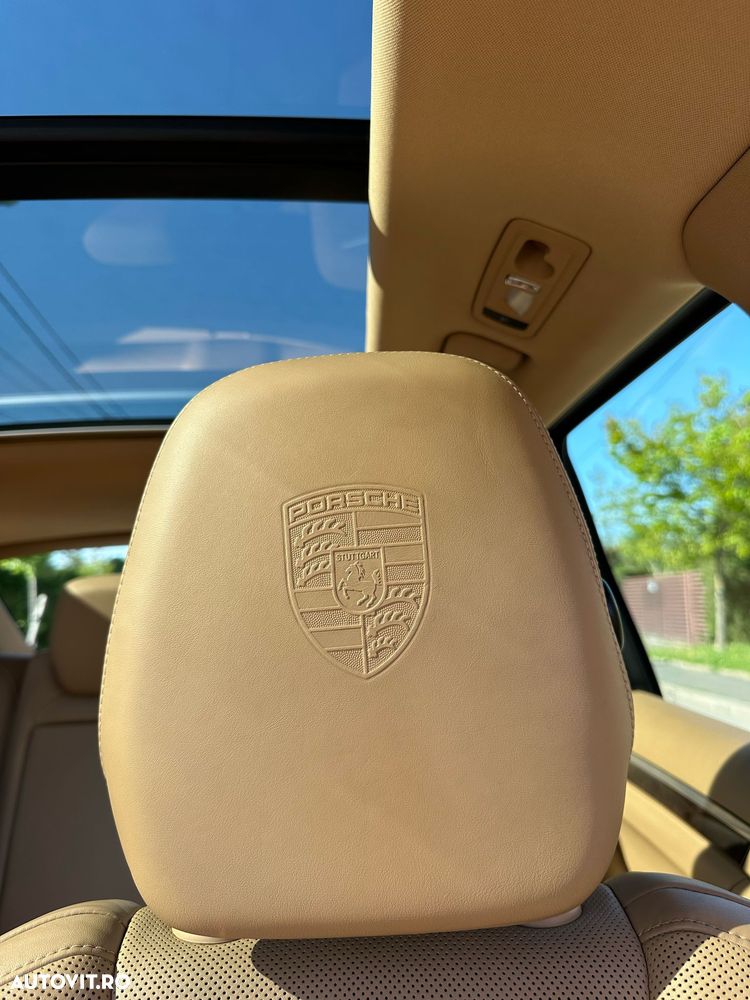 Porsche Cayenne 3.0 L - 12