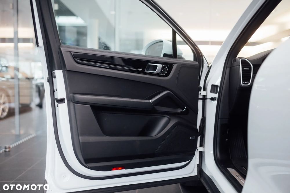 Porsche Cayenne Standard - 32